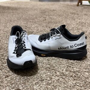 Mount to Coast T1 Trail Running Shoes Men’s Size 9.5 Vibram Sole Hiking Outdoor